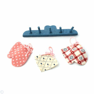 3 Oven Mitts With Set of hooks