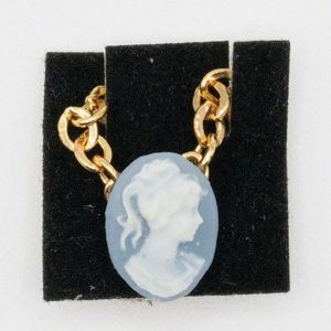 Cameo on Chain Light Blue