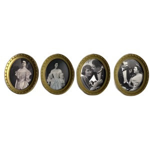 Oval Framed Picture Set