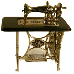 Treadle Sewing Machine With Moving Needle